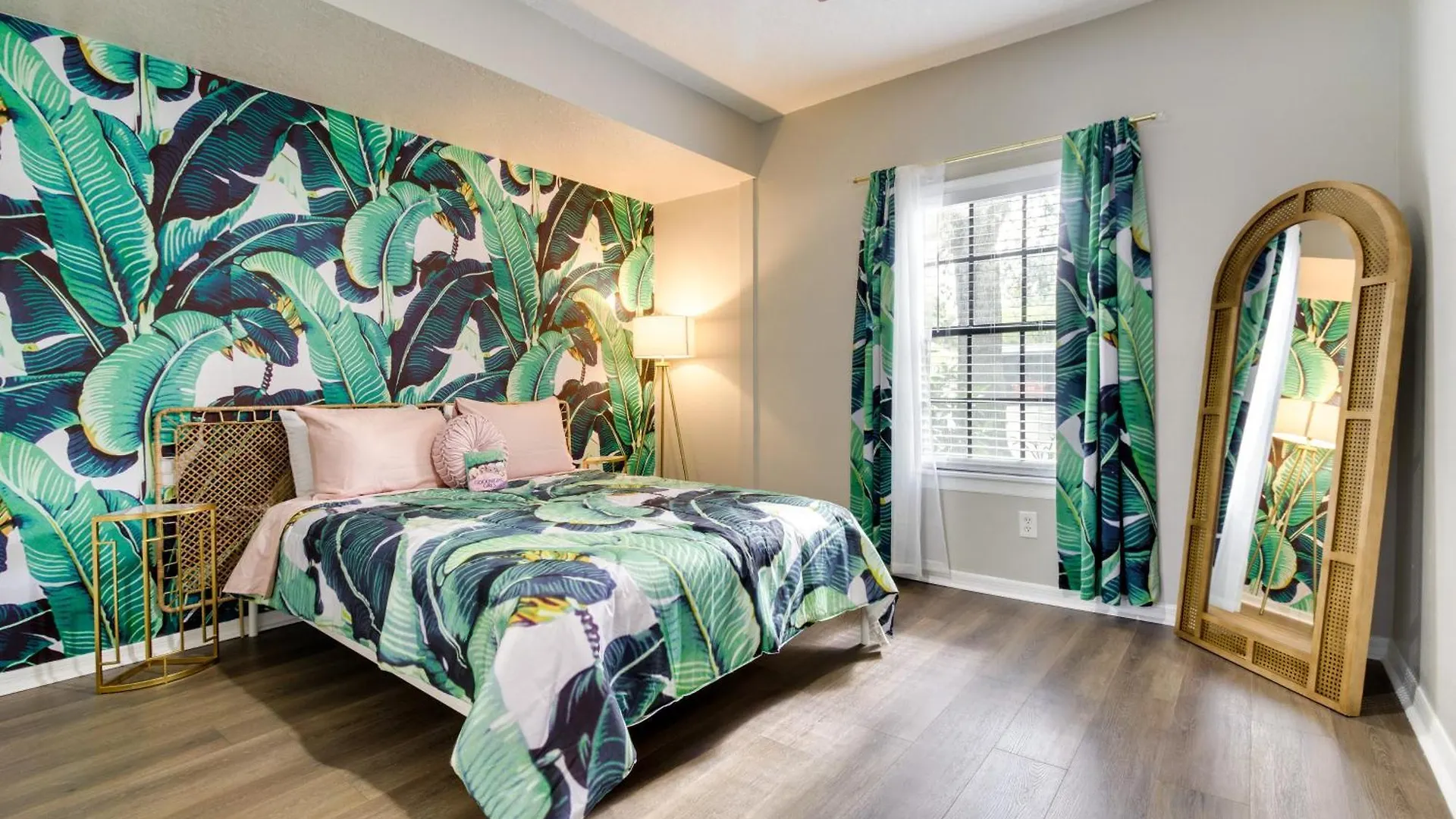 Orlando Golden Girls Retreat Prime Location! Villa